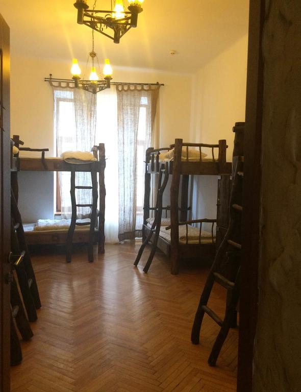 Ghostel - Medieval Hostel Lviv Extérieur photo