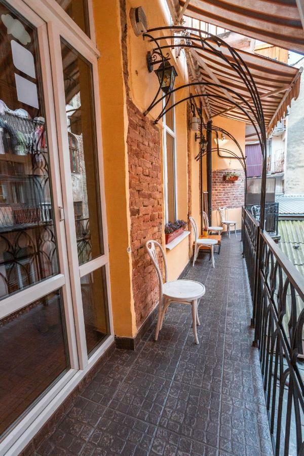 Ghostel - Medieval Hostel Lviv Extérieur photo