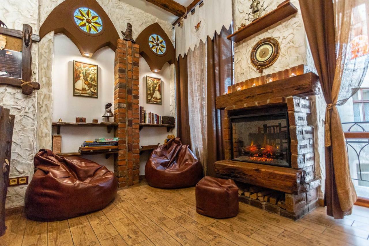 Ghostel - Medieval Hostel Lviv Extérieur photo