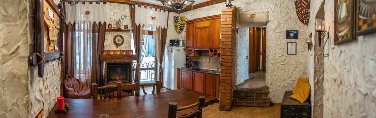 Ghostel - Medieval Hostel Lviv Extérieur photo