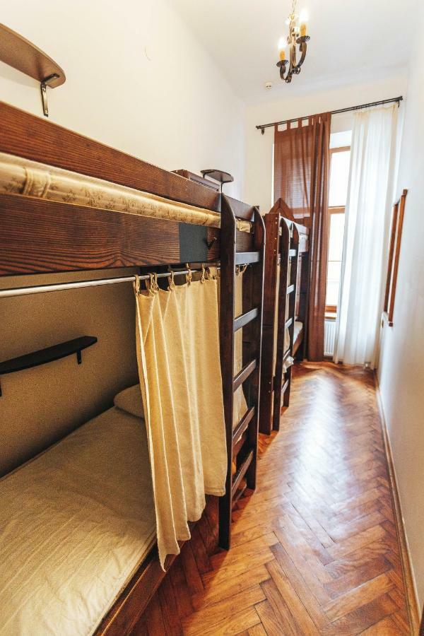 Ghostel - Medieval Hostel Lviv Extérieur photo