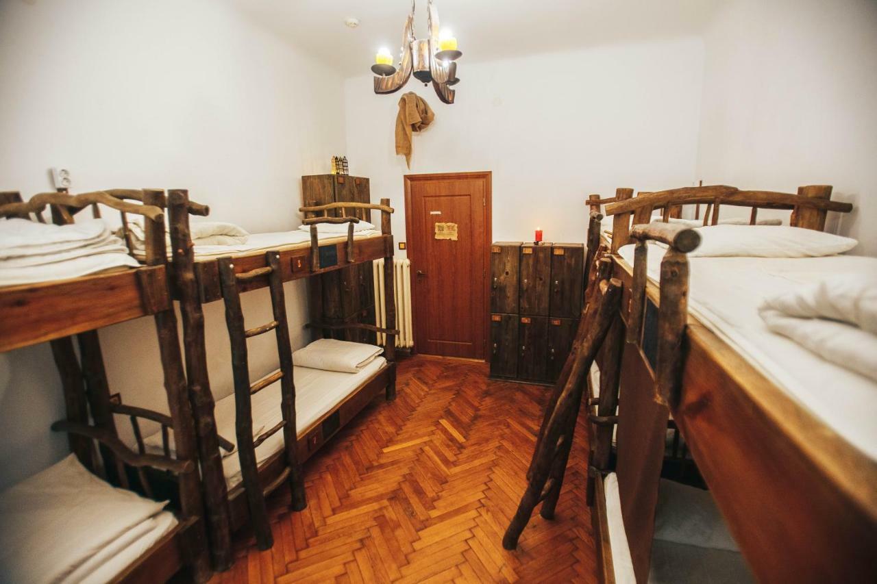 Ghostel - Medieval Hostel Lviv Extérieur photo