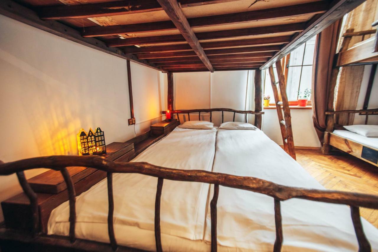 Ghostel - Medieval Hostel Lviv Extérieur photo