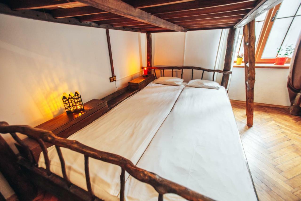 Ghostel - Medieval Hostel Lviv Extérieur photo