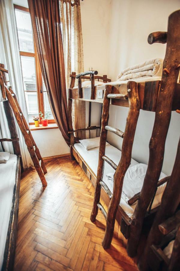 Ghostel - Medieval Hostel Lviv Extérieur photo